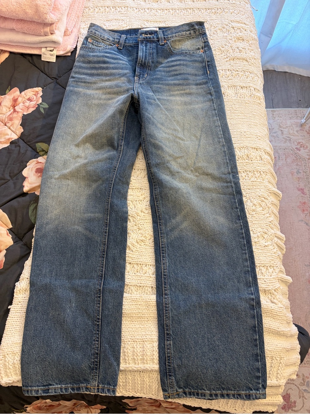 BDG Women's Straight-Leg Jeans in Medium Blue Wash